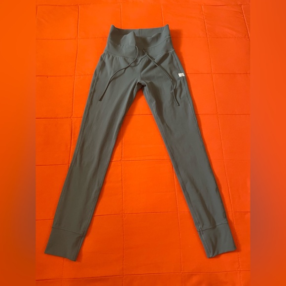 Vuori Green daily leggings - Picture 2 of 6